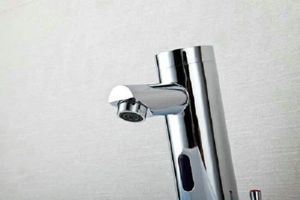 AutoFlow Pro: Advanced Commercial Sensor Faucet with Integrated Temperature Control - Image 18