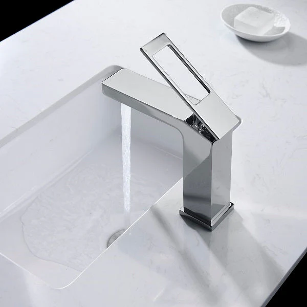Cascada Aosta Streamlined Single-Handle Faucet - Elegant Polished Chrome Finish - Image 3